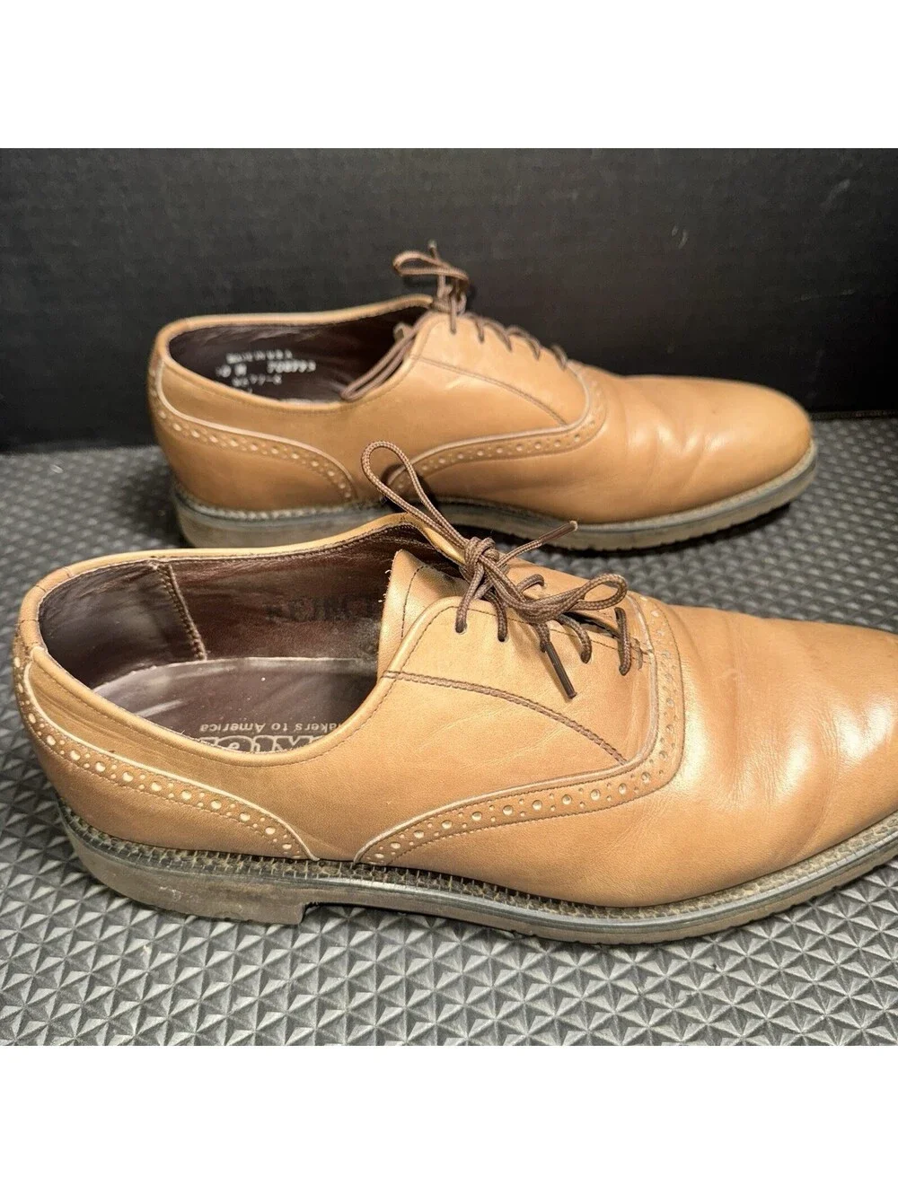 Vintage Dexter Men’s Dress Shoes 10M Tan Leather Cap Toe Oxford Vibram Sole USA